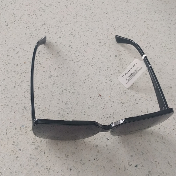 Beautiful black sunglasses by Tahari 🍀🍀🍀 - Picture 8 of 8